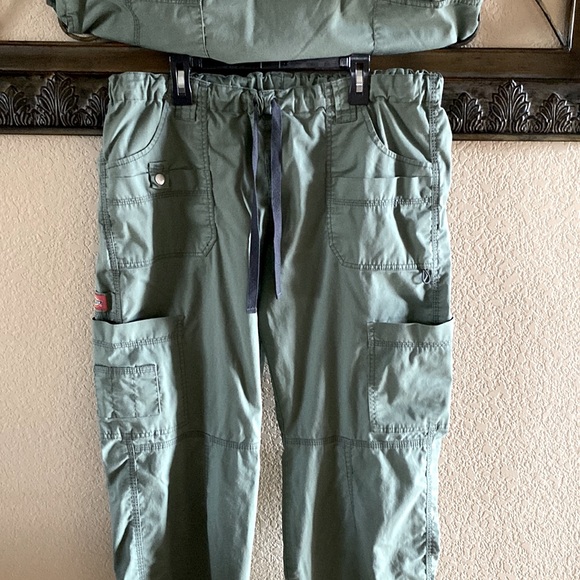 Scrubs - Picture 3 of 3